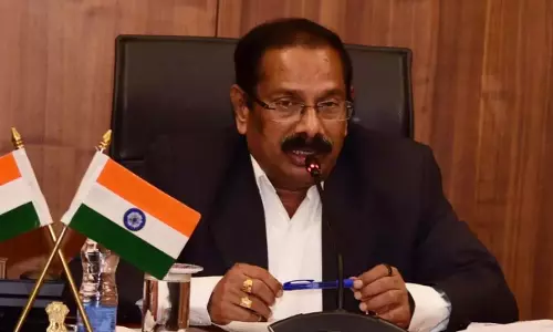 मुख्य सचिव ने Vizag बीच रोड पर योग दिवस की व्यवस्थाओं का निरीक्षण किया मुख्य सचिव ने Vizag बीच रोड पर योग दिवस की व्यवस्थाओं का निरीक्षण किया