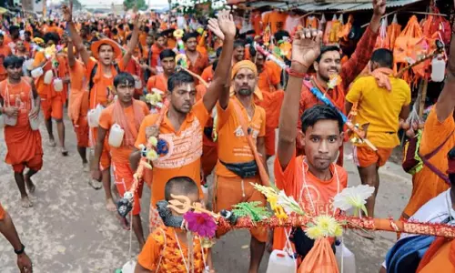 Meerut: कांवड़ यात्रा की तैयारियों पर कमिश्नर की सख्ती