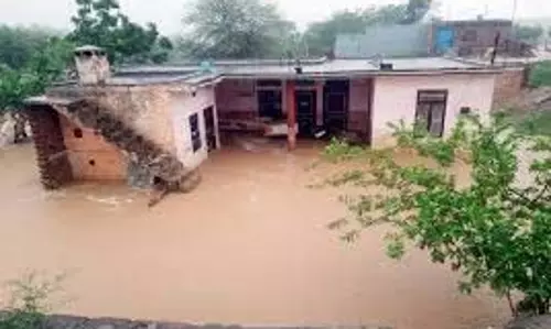 Bihar: लगातार बारिश से  कई गांवों में घुसा पानी,लोगों का बुरा हाल