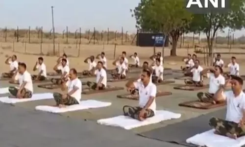 International Yoga Day: जैसलमेर में 1500 बीएसएफ जवानों ने किया योग International Yoga Day: जैसलमेर में 1500 बीएसएफ जवानों ने किया योग