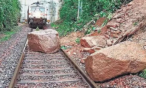 Karnataka में भूस्खलन से रेल सेवाएं प्रभावित