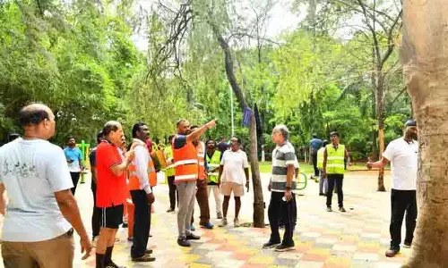 GHMC कमिश्नर आरवी कर्णन ने इंदिरा पार्क में आवारा कुत्तों के खिलाफ कार्रवाई की