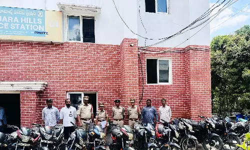 Hyderabad पुलिस ने बाइक चोरी करने के आरोप में 2 लोगों को पकड़ा
