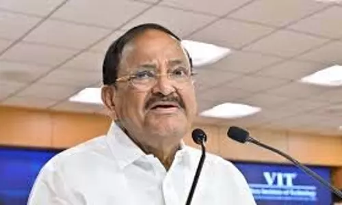 कांग्रेस को 1975 के आपातकाल के लिए लोगों से माफी मांगनी चाहिए: वेंकैया नायडू