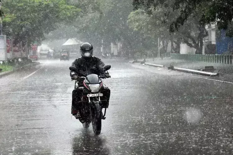 Kerala :  आईएमडी ने रविवार से भारी बारिश, तेज हवाओं की चेतावनी दी