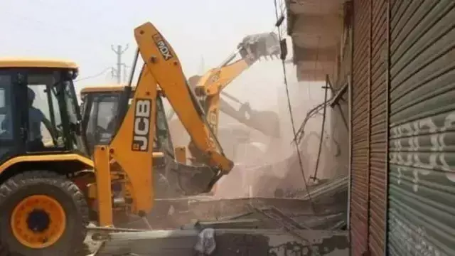 Ghaziabad: अवैध निर्माण पर कार्रवाई, दुहाई-मटियाला में बुलडोजर चला