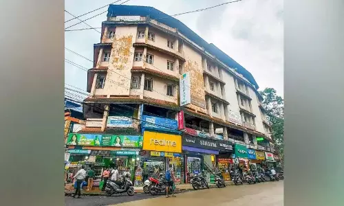 Kerala : कॉर्पोरेशन बेलमाउथ बिल्डिंग खतरे में