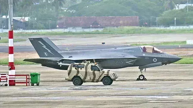 F-35 के रहस्य खतरे में, ब्रिटेन ने भारतीय हैंगर का किया विरोध F-35 के रहस्य खतरे में, ब्रिटेन ने भारतीय हैंगर का किया विरोध