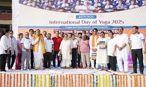New Delhi: योग अभ्यास के लिए यमुना स्पोर्ट्स कॉम्प्लेक्स में जुटा विशाल जनसमूह New Delhi: योग अभ्यास के लिए यमुना स्पोर्ट्स कॉम्प्लेक्स में जुटा विशाल जनसमूह