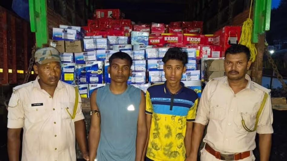 Assam पुलिस ने मिजोरम जा रही आईएमएफएल की बड़ी खेप जब्त की, दो गिरफ्तार Assam पुलिस ने मिजोरम जा रही आईएमएफएल की बड़ी खेप जब्त की, दो गिरफ्तार
