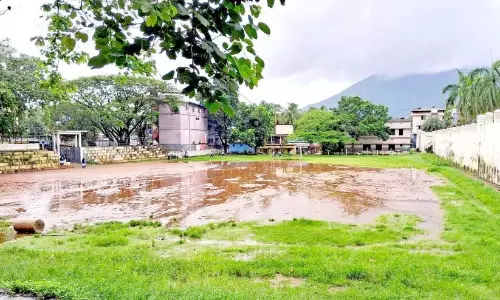 Kerala : मनकाडा में खेल का मैदान कीचड़ में तब्दील हो गया