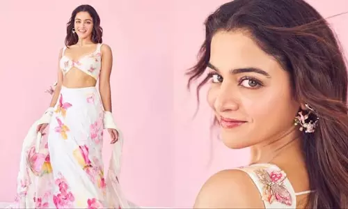 Wamiqa Gabbi : लहंगे की तितली डिज़ाइन ने किया फैंस का दिल घायल Wamiqa Gabbi : लहंगे की तितली डिज़ाइन ने किया फैंस का दिल घायल