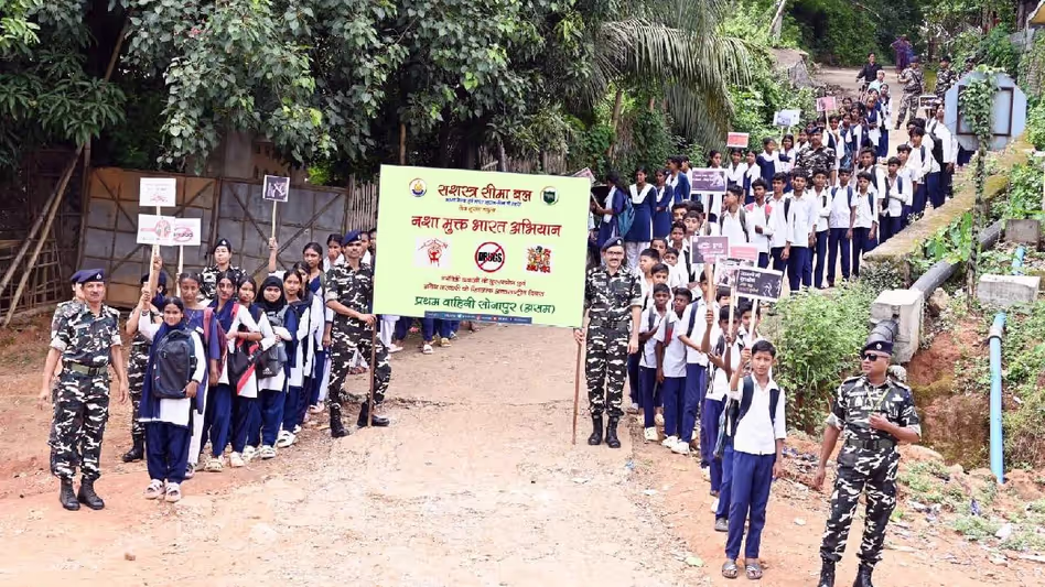 Assam : दुरुपयोग विरोधी दिवस से पहले नशीली दवाओं के खिलाफ जागरूकता अभियान चलाया Assam : दुरुपयोग विरोधी दिवस से पहले नशीली दवाओं के खिलाफ जागरूकता अभियान चलाया