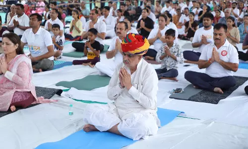 Jaipur: विश्व योग दिवस पर जिला प्रशासन का नवाचार, योग के साथ जनजागरूकता अभियान