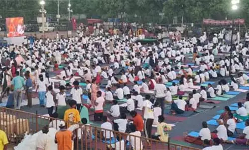 Andhra : विशाखापत्तनम में 11वें अंतर्राष्ट्रीय योग दिवस समारोह की शुरुआत हुई Andhra : विशाखापत्तनम में 11वें अंतर्राष्ट्रीय योग दिवस समारोह की शुरुआत हुई