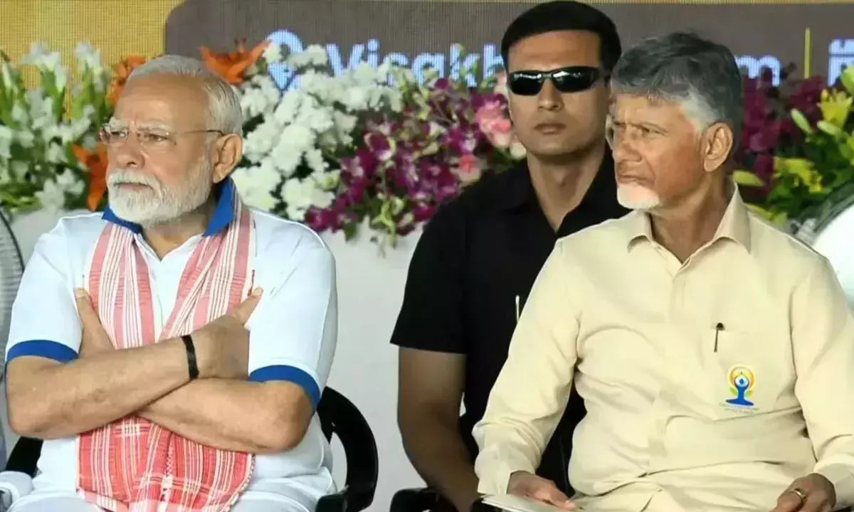 Andhra: प्रधानमंत्री अंतर्राष्ट्रीय युवा दिवस 2025 के लिए विशाखापत्तनम पहुंचे Andhra: प्रधानमंत्री अंतर्राष्ट्रीय युवा दिवस 2025 के लिए विशाखापत्तनम पहुंचे