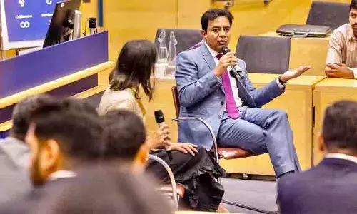 KTR ने ऑक्सफोर्ड में वैश्विक दर्शकों के सामने तेलंगाना की विकास कहानी पेश की