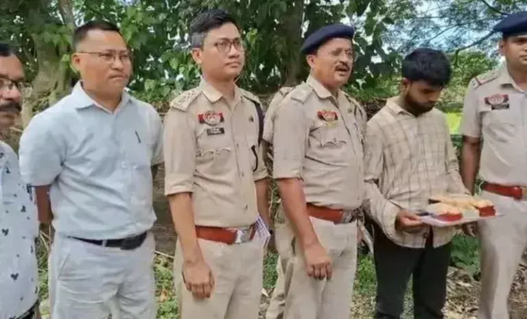 Tripura पुलिस ने 5.5 लाख रुपये की हेरोइन के साथ युवक को गिरफ्तार किया Tripura पुलिस ने 5.5 लाख रुपये की हेरोइन के साथ युवक को गिरफ्तार किया