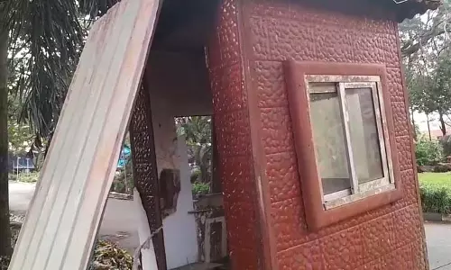 GOA: कला अकादमी में सुरक्षा बूथ की हालत खस्ता, खराब रखरखाव पर चिंता जताई GOA: कला अकादमी में सुरक्षा बूथ की हालत खस्ता, खराब रखरखाव पर चिंता जताई
