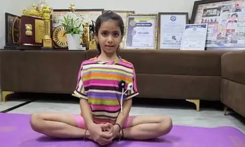 7 साल की वान्या शर्मा चुटकियों में कर जाती हैं कठिन आसन, योग करती ही नहीं सिखाती भी हैं