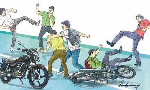 TVM स्कूल में गुटबाजी के बाद 7 छात्र निलंबित TVM स्कूल में गुटबाजी के बाद 7 छात्र निलंबित