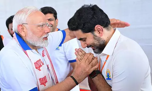 योग दिवस एक सामाजिक उत्सव बन गया है: PM ने आंध्र के सीएम के बेटे की प्रशंसा की योग दिवस एक सामाजिक उत्सव बन गया है: PM ने आंध्र के सीएम के बेटे की प्रशंसा की