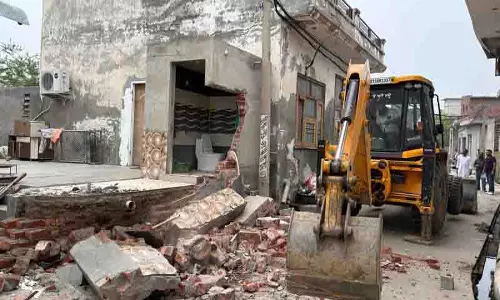 Malaudh, बागरियान में छह फेरीवालों की संपत्तियां ध्वस्त