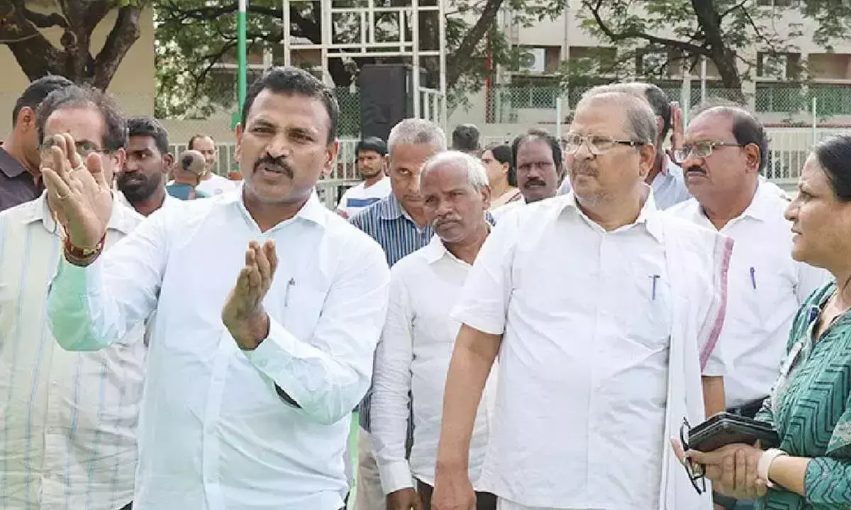 Andhra: TTD में अंतर्राष्ट्रीय योग दिवस के लिए पूरी तैयारी Andhra: TTD में अंतर्राष्ट्रीय योग दिवस के लिए पूरी तैयारी