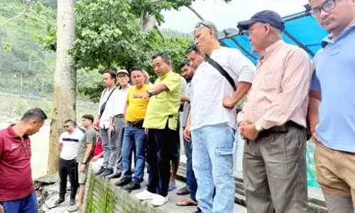 Sikkim : क्षेत्रीय विधायक ने मेली बाजार के निकट बाढ़ प्रभावित क्षेत्रों का निरीक्षण किया Sikkim : क्षेत्रीय विधायक ने मेली बाजार के निकट बाढ़ प्रभावित क्षेत्रों का निरीक्षण किया