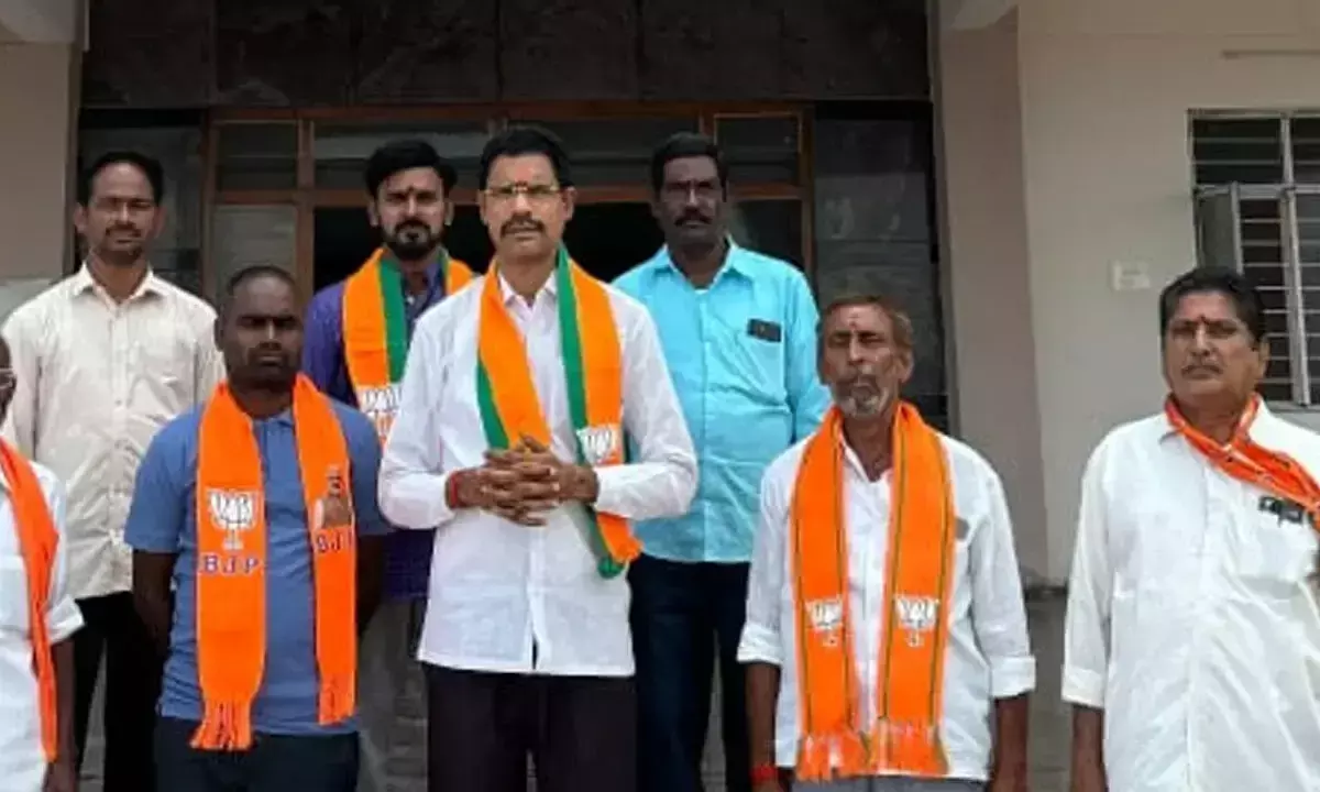Telangana: गडवाल कार्यकर्ता ने तेलंगाना सरकार के खिलाफ जनहित याचिका दायर की