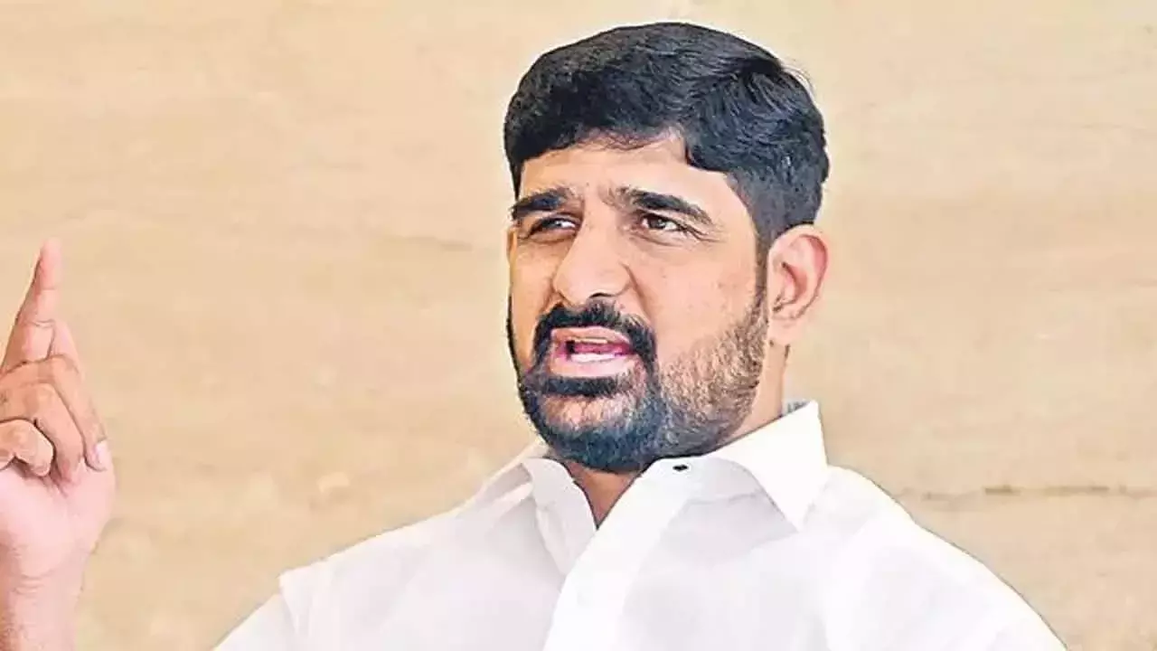 Telangana: हुजूराबाद विधायक पाडी कौशिक रेड्डी जबरन वसूली के आरोप में गिरफ्तार