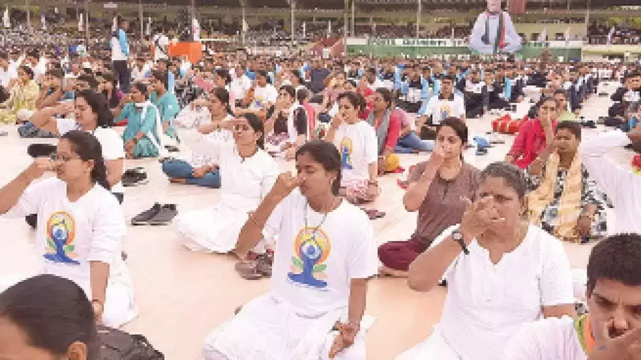 Telangana: एलबी स्टेडियम में योग की जीवंतता
