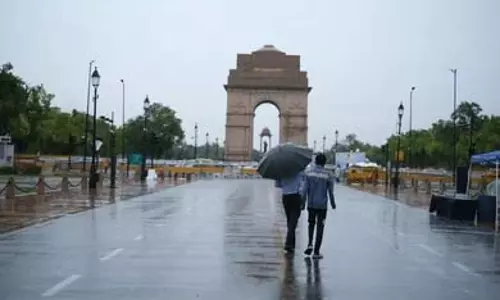 Delhi : कुछ हिस्सों में हल्की बारिश, IMD ने जारी किया येलो अलर्ट