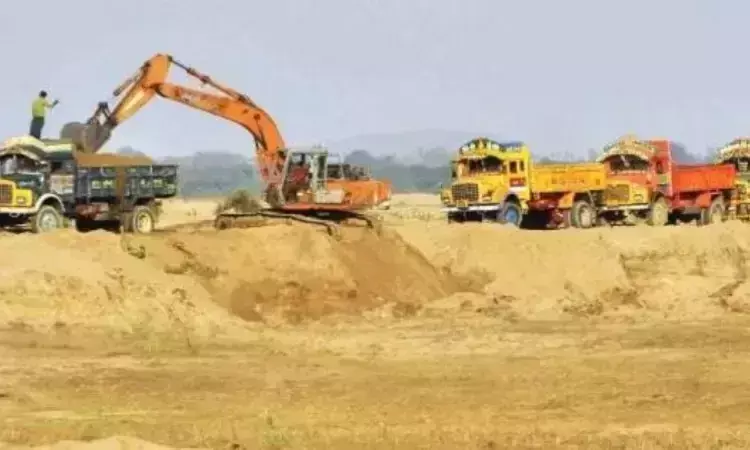 Shamshabad: अवैध खनन पर निगरानी, अधिकारी ने पट्टा स्थलों का निरीक्षण किया