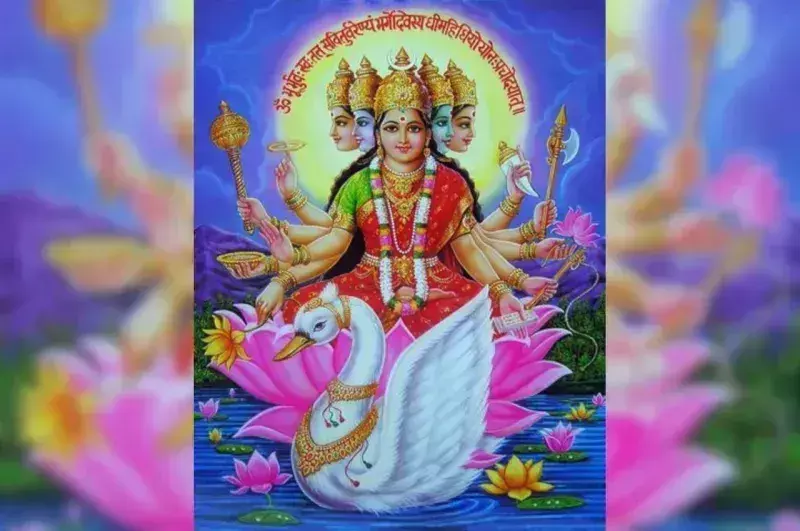 Gayatri Mantra: सदियों पुराना उपाय जो बदल सकता है आपकी किस्मत