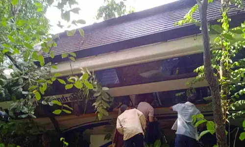 CG BREAKING: बस्तर में बड़ा सड़क हादसा, NH-30 पर 90 यात्रियों से भरी बस पलटी CG BREAKING: बस्तर में बड़ा सड़क हादसा, NH-30 पर 90 यात्रियों से भरी बस पलटी