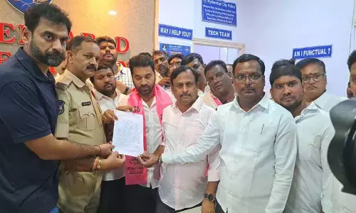 KTR पर झूठे आरोप.. कमर दर्द को लेकर पुलिस में शिकायत KTR पर झूठे आरोप.. कमर दर्द को लेकर पुलिस में शिकायत