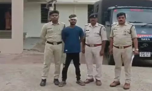भाई बना भाई का दुश्मन: घरेलू विवाद में बड़े भाई ने छोटे भाई पर किया चाकू से हमला भाई बना भाई का दुश्मन: घरेलू विवाद में बड़े भाई ने छोटे भाई पर किया चाकू से हमला