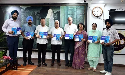 JU के कुलपति ने पंजाबी साहित्य संकलन का विमोचन किया