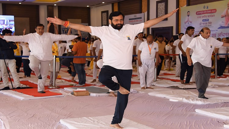 Chandigarh: सीएम सैनी ने योग दिवस पर खोला घोषणाओं का पिटारा Chandigarh: सीएम सैनी ने योग दिवस पर खोला घोषणाओं का पिटारा