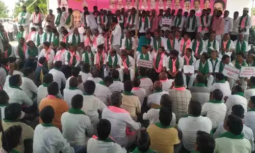 जिन्नाराम महाधरना में किसानों ने रयथुबंधु से पैसे की मांग की जिन्नाराम महाधरना में किसानों ने रयथुबंधु से पैसे की मांग की