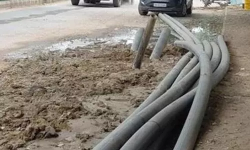 Gurgaon: बुनियादी सुविधाओं के लिए संघर्ष, RWA और बिल्डर पर उठे सवाल Gurgaon: बुनियादी सुविधाओं के लिए संघर्ष, RWA और बिल्डर पर उठे सवाल