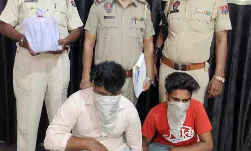 Amritsar: पुलिस ने एक किलो हेरोइन जब्त की, दो मामलों में पांच ड्रग तस्कर गिरफ्तार