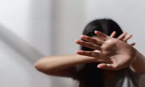 युवती से छेड़-छाड़ की, विरोध करने पर युवक ने चाकू मारकर किया घायल