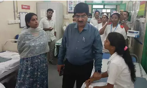 Gachibowli में योग दिवस समारोह के दौरान भगदड़.. नर्सिंग छात्रा बीमार Gachibowli में योग दिवस समारोह के दौरान भगदड़.. नर्सिंग छात्रा बीमार