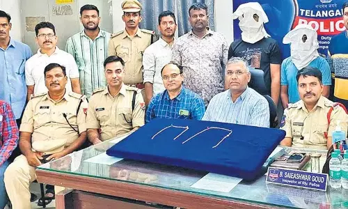 ट्रेनों में चेन स्नेचिंग के दो आरोपी गिरफ्तार