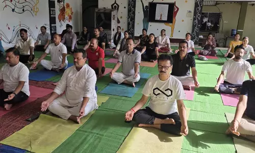 अग्रसेन महाविद्यालय में योग दिवस पर लिया गया प्रतिदिन योग का संकल्प अग्रसेन महाविद्यालय में योग दिवस पर लिया गया प्रतिदिन योग का संकल्प