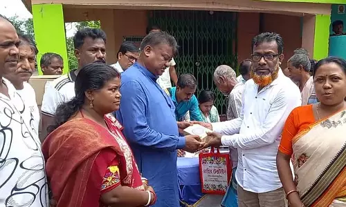 रथ यात्रा से पहले अल्पसंख्यकों को भी मिल रहे हैं जगन्नाथ के प्रसाद के पैकेट रथ यात्रा से पहले अल्पसंख्यकों को भी मिल रहे हैं जगन्नाथ के प्रसाद के पैकेट