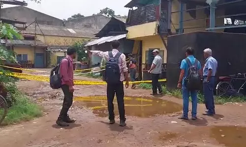 कमरहटी में फैक्ट्री दुर्घटना में 2 श्रमिकों की मौत कमरहटी में फैक्ट्री दुर्घटना में 2 श्रमिकों की मौत