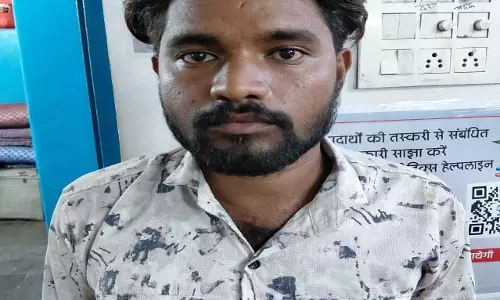 मौदहापारा थाना क्षेत्र में हथियार लहराने वाला बदमाश गिरफ्तार, धारदार चाकू बरामद मौदहापारा थाना क्षेत्र में हथियार लहराने वाला बदमाश गिरफ्तार, धारदार चाकू बरामद